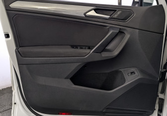 Подержанный автомобиль Volkswagen Tiguan 2021 года (19 фото)