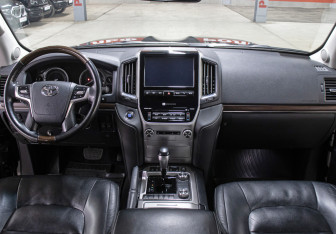 Подержанный автомобиль Toyota Land Cruiser Suv 2021 года (13 фото)