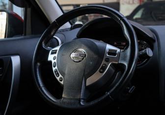 Подержанный автомобиль Nissan Qashqai 2013 года (13 фото)