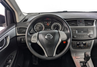 Подержанный автомобиль Nissan Tiida Hatchback 2015 года (22 фото)