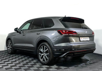 Подержанный автомобиль Volkswagen Touareg 2019 года (7 фото)