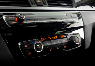 Подержанный автомобиль BMW X1 2021 года (27 фото)