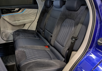 Подержанный автомобиль Hongqi HS5 2024 года (18 фото)