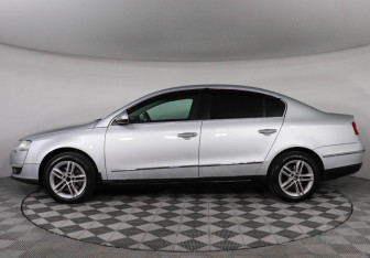 Подержанный автомобиль Volkswagen Passat Sedan 2010 года (8 фото)