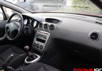 Подержанный автомобиль Peugeot 308 Hatchback 2010 года (7 фото)