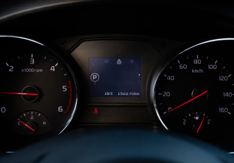 Подержанный автомобиль Kia Carnival 2016 года (17 фото)