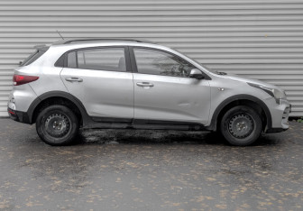 Подержанный автомобиль Kia Rio Hatchback 2021 года (4 фото)
