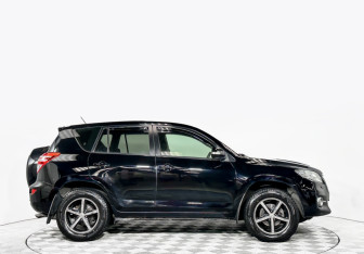 Подержанный автомобиль Toyota RAV4 2011 года (3 фото)