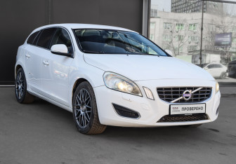 Подержанный автомобиль Volvo V60 2011 года (3 фото)