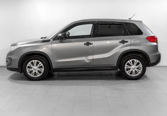 Подержанный автомобиль Suzuki Vitara 2016 года (8 фото)