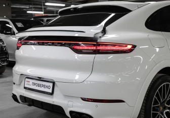 Подержанный автомобиль Porsche Cayenne 2020 года (28 фото)
