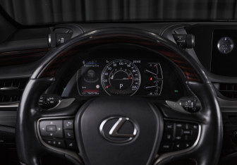 Подержанный автомобиль Lexus ES 2020 года (13 фото)