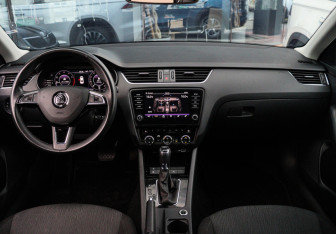 Подержанный автомобиль Skoda Octavia Liftback 2020 года (9 фото)
