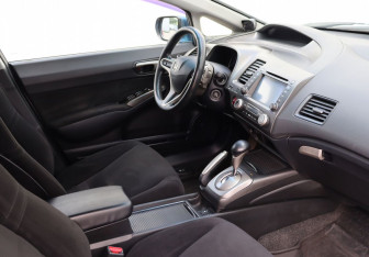 Подержанный автомобиль Honda Civic Sedan 2008 года (9 фото)