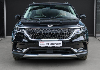 Подержанный автомобиль Kia Carnival 2020 года (2 фото)