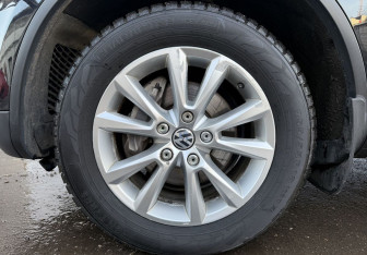 Подержанный автомобиль Volkswagen Touareg 2013 года (9 фото)