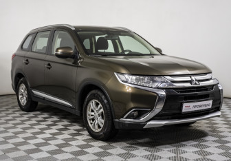 Подержанный автомобиль Mitsubishi Outlander 2017 года (3 фото)