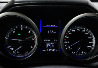 Подержанный автомобиль Toyota Land Cruiser Prado 2016 года (10 фото)