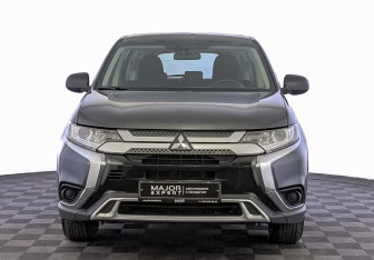 Подержанный автомобиль Mitsubishi Outlander 2019 года (2 фото)