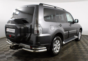Подержанный автомобиль Mitsubishi Pajero 2015 года (5 фото)