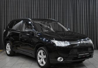 Подержанный автомобиль Mitsubishi Outlander 2013 года (3 фото)