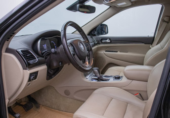 Подержанный автомобиль Jeep Grand Cherokee 2019 года (10 фото)