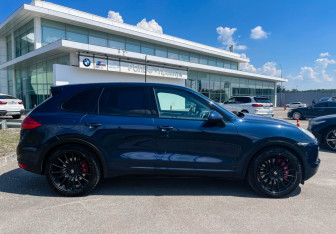 Подержанный автомобиль Porsche Cayenne 2012 года (4 фото)
