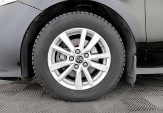 Подержанный автомобиль Toyota Camry Sedan 2019 года (18 фото)