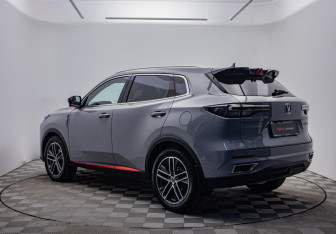 Подержанный автомобиль Changan UNI-S 2024 года (7 фото)