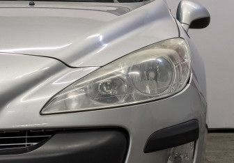 Подержанный автомобиль Peugeot 308 Hatchback 2011 года (17 фото)