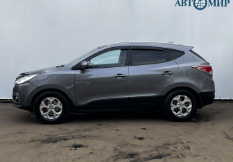 Подержанный автомобиль Hyundai ix35 2013 года (8 фото)