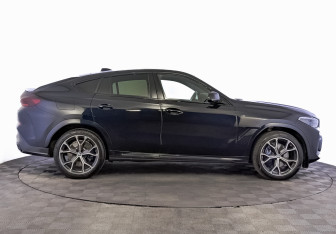 Подержанный автомобиль BMW X6 2021 года (4 фото)