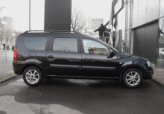 Подержанный автомобиль LADA (ВАЗ) Largus Wagon 2020 года (4 фото)