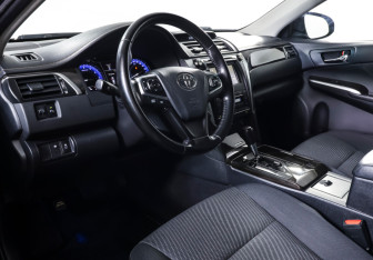 Подержанный автомобиль Toyota Camry Sedan 2015 года (14 фото)