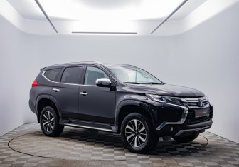 Подержанный автомобиль Mitsubishi Pajero Sport 2016 года (3 фото)