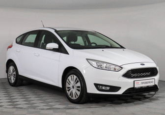 Подержанный автомобиль Ford Focus Hatchback 2018 года (3 фото)