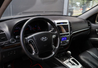 Подержанный автомобиль Hyundai Santa Fe 2011 года (12 фото)