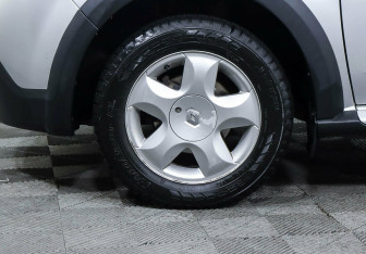 Подержанный автомобиль Renault Sandero 2013 года (6 фото)