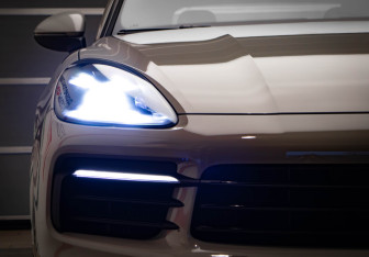 Подержанный автомобиль Porsche Cayenne 2021 года (34 фото)