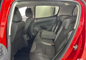 Подержанный автомобиль Peugeot 308 Hatchback 2010 года (10 фото)