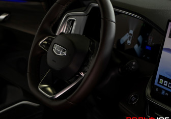 Подержанный автомобиль Geely Monjaro 2025 года (27 фото)