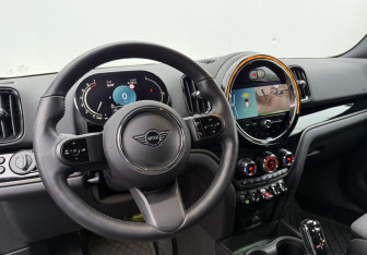 Подержанный автомобиль MINI Countryman 2021 года (12 фото)