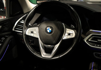 Подержанный автомобиль BMW X7 2020 года (19 фото)