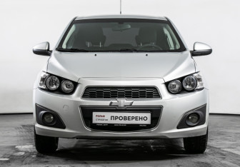Подержанный автомобиль Chevrolet Aveo Sedan 2015 года (2 фото)