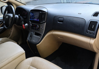 Подержанный автомобиль Hyundai H-1 2018 года (7 фото)