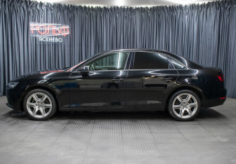 Подержанный автомобиль Audi A4 Sedan 2018 года (8 фото)