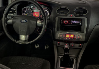 Подержанный автомобиль Ford Focus Hatchback 2010 года (15 фото)