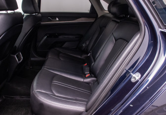 Подержанный автомобиль Kia K5 2020 года (12 фото)