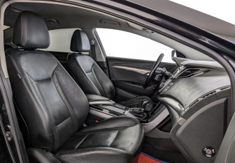 Подержанный автомобиль Hyundai i40 Sedan 2014 года (24 фото)