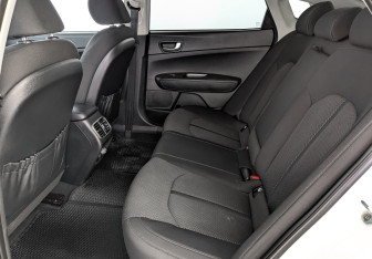 Подержанный автомобиль Kia Optima Sedan 2019 года (18 фото)